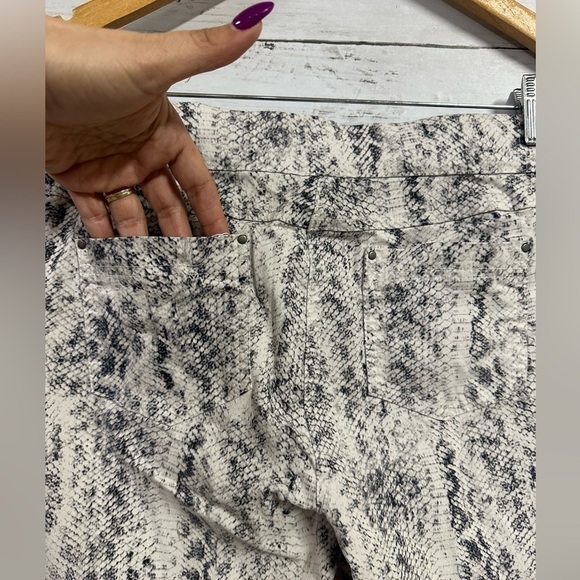 89th & Madison Snake Print Pull-On Pants Size M - Picture 4 of 5